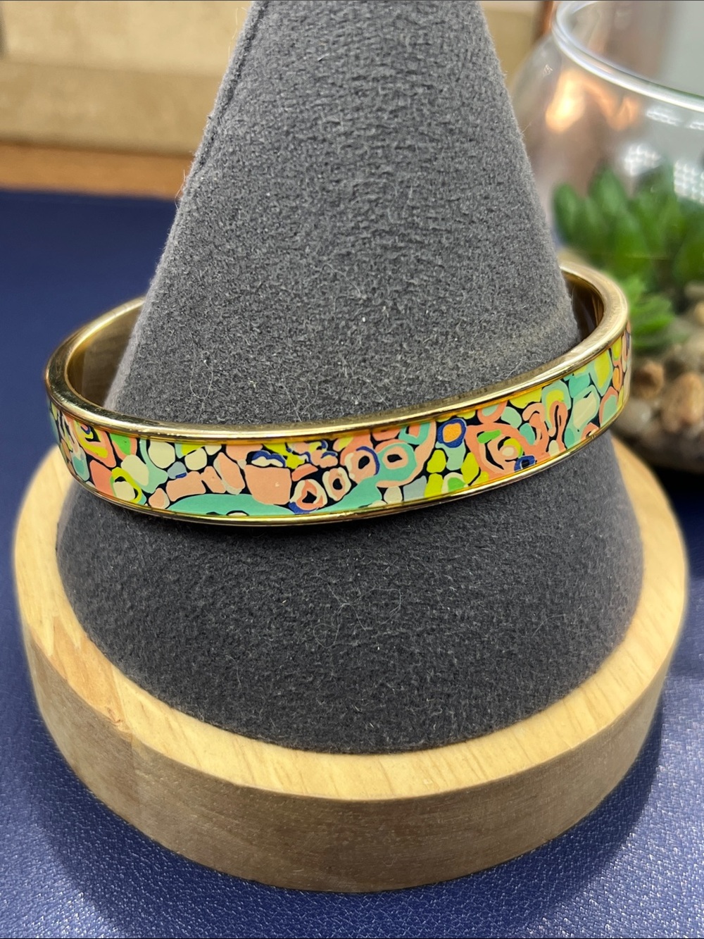 NWOT Lilly Pulitzer multicolor abstract gold tone bangle bracelet
